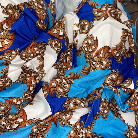 🎉HOSTPICK🎉 NEW INVENTORY 🦋Baroque Print Overlap Collar Bodysuit🦋 - Picture 6 of 6